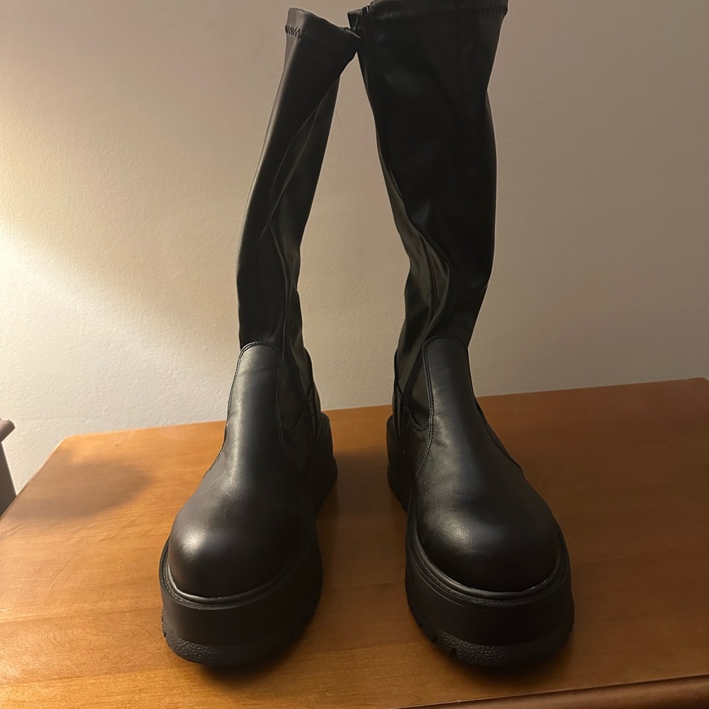 Demonia Black Vegan Leather Slacker 200 Platform Boots